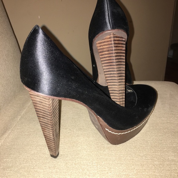 Beautiful Satin BCBG MaxAzria Black Heels ! - Picture 4 of 8
